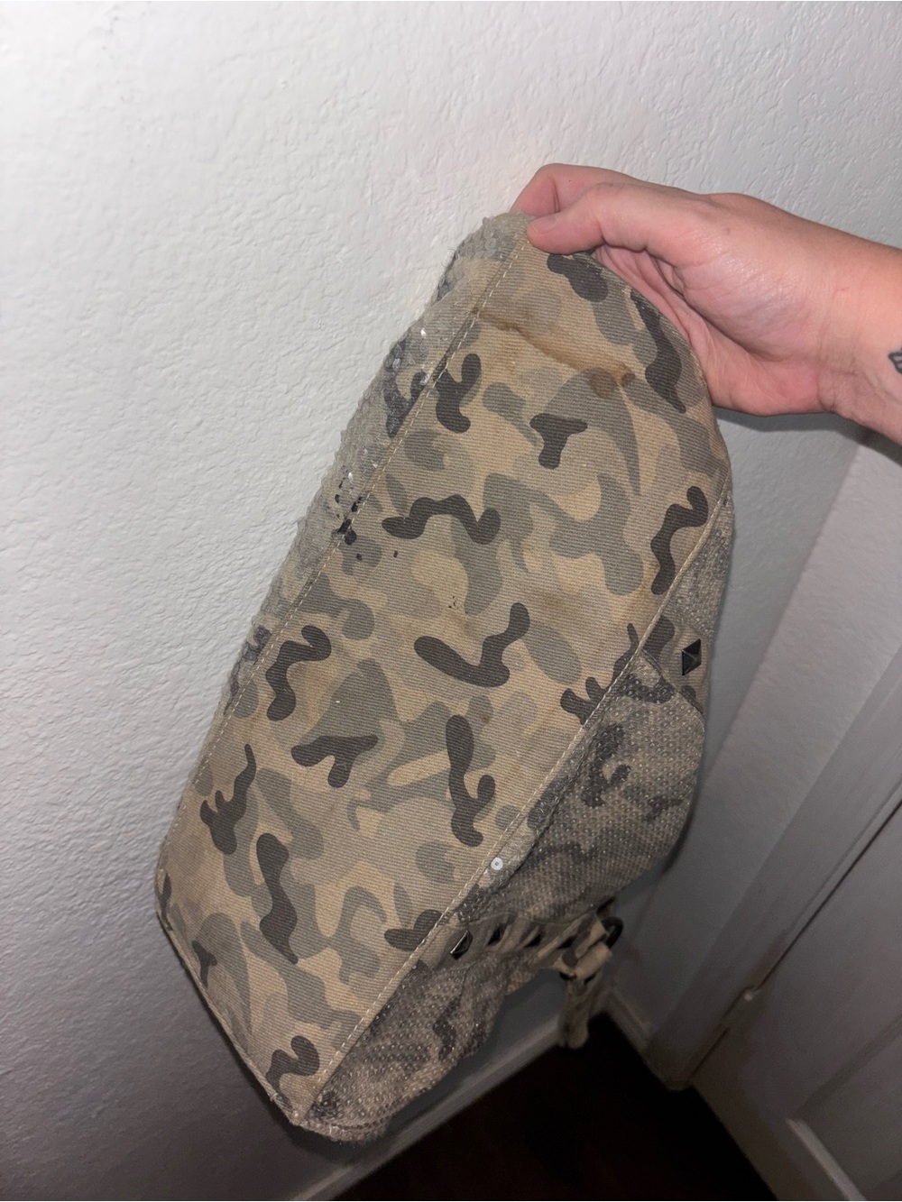 Women’s Studded Camouflage Sequin Shoulder Bag - Neutral Camo - Picture 5 of 5